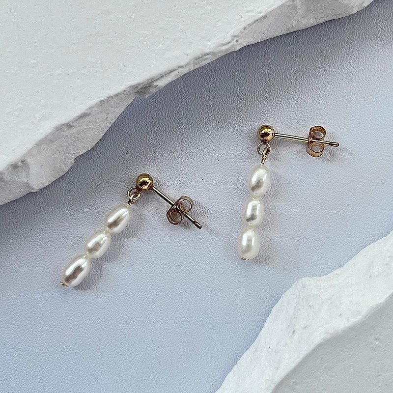 Classic Elegance Pearl Drop Earrings - ต่างหู - ไข่มุก ขาว