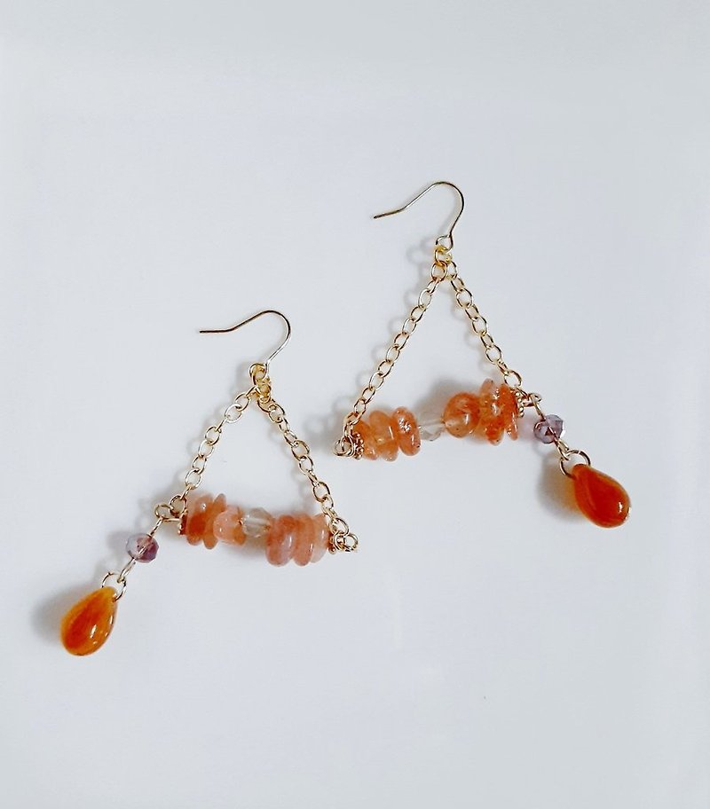 Sunstone triangle earrings with swaying drop beads, natural stone, orange, stylish gift, can be changed to allergy-friendly earrings or Clip-On - ต่างหู - เครื่องประดับพลอย สีส้ม