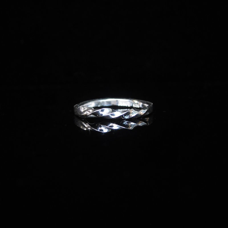[Turn] handmade Silver flower ring. Memorial ring. Lovers' Ring - แหวนคู่ - โลหะ สีเงิน