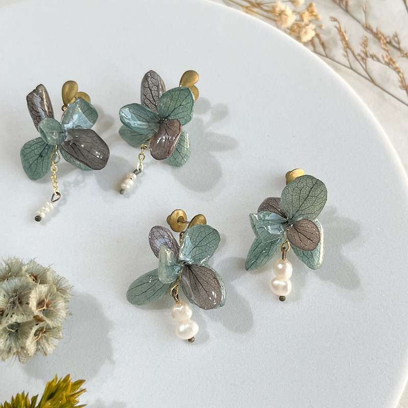 oFlying Flower OrderoHydrangea Earrings⋯Real Flower Jewelry⋯Eternal Hydrangea-Graduation Gift - Earrings & Clip-ons - Plants & Flowers Green