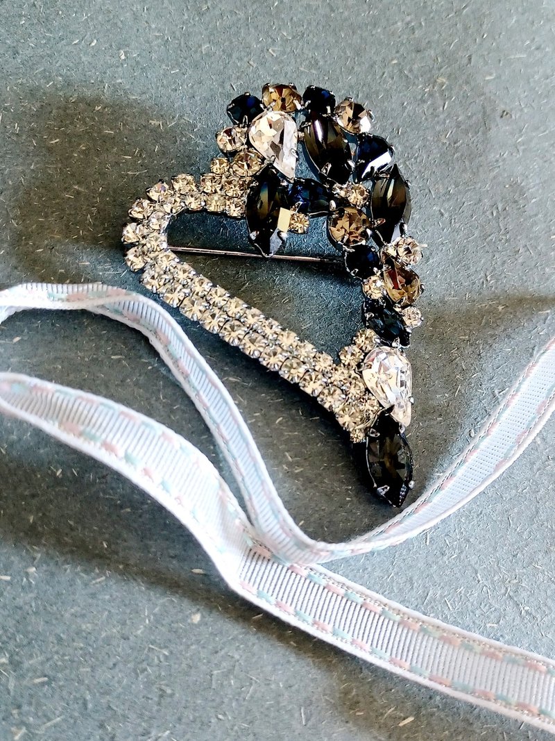 vintage jewelry 端莊輕熟女綻藍心型萊茵 別針 - 胸針 - 其他金屬 