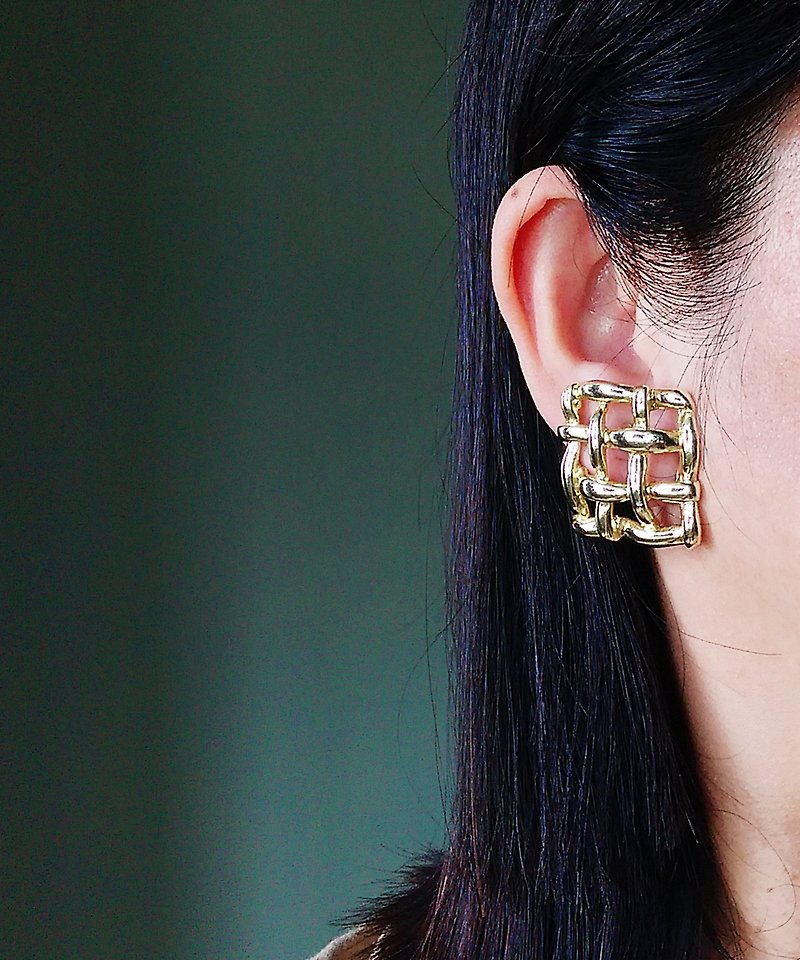 vintage jewelry classic gold mesh clip-on earrings - ต่างหู - โลหะ 