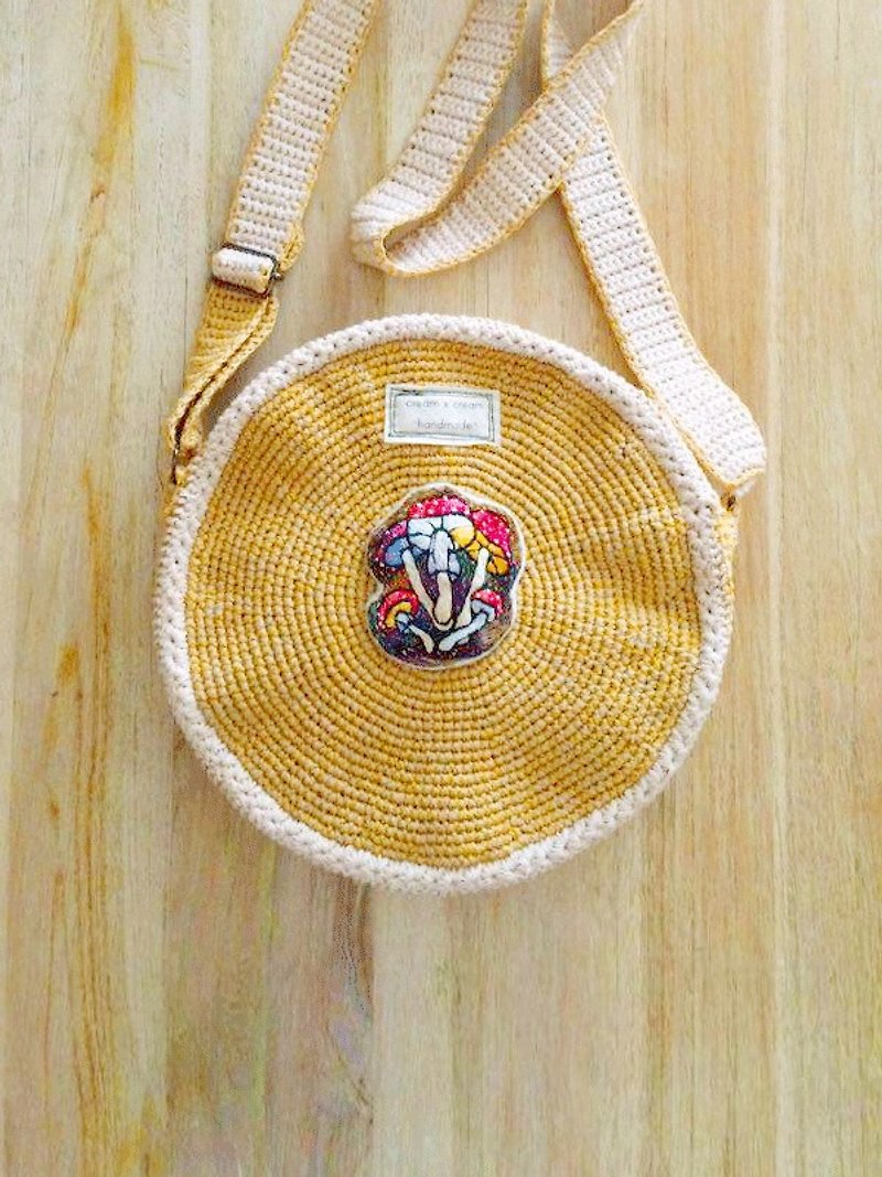 Miss Chen Exclusive Order - Stained-glass wind embroidery thick slices of mushrooms x circular woven bag - กระเป๋าแมสเซนเจอร์ - ผ้าฝ้าย/ผ้าลินิน สีเหลือง