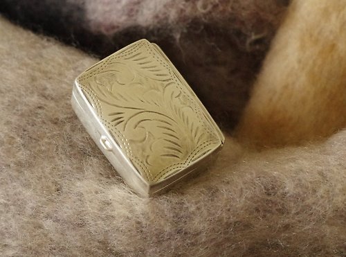 金銀寶貝 古董英國購入純銀925雕花長方形小盒 藥盒 W884
