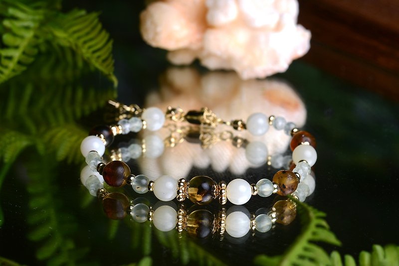 [Kamiyama Crystal Mine] Quietness and Sunshine/Hand-polished plant gold amber, tea Stone/prehnite/tridacna - Bracelets - Crystal Gold