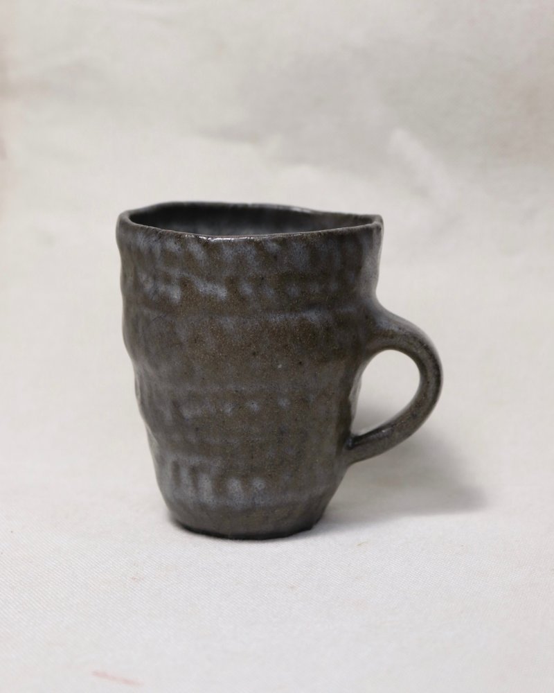 Smoked hand-kneaded handle cup-5 - Mugs - Pottery 