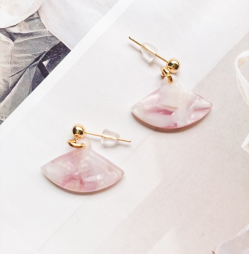 La Don - Earrings - Marble Fan - Pink Ear Pin / Ear clip - ต่างหู - อะคริลิค สึชมพู