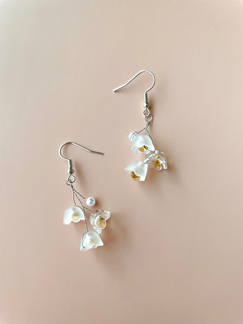 flower  pierced earrings - Earrings & Clip-ons - Plastic Transparent