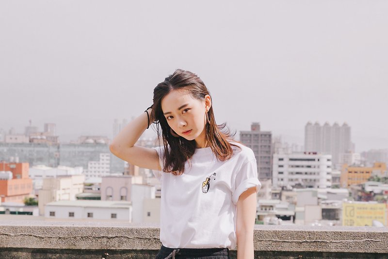 LOVE & PEACE  / 虹色刺繍 Tシャツ  (男女兼用) - Tシャツ - コットン・麻 ホワイト