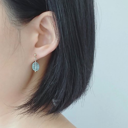 Joyce Wu Handmade Jewelry 海藍寶 卵石形 14K GF 包金 小垂墜耳環 | 藍色綠柱石