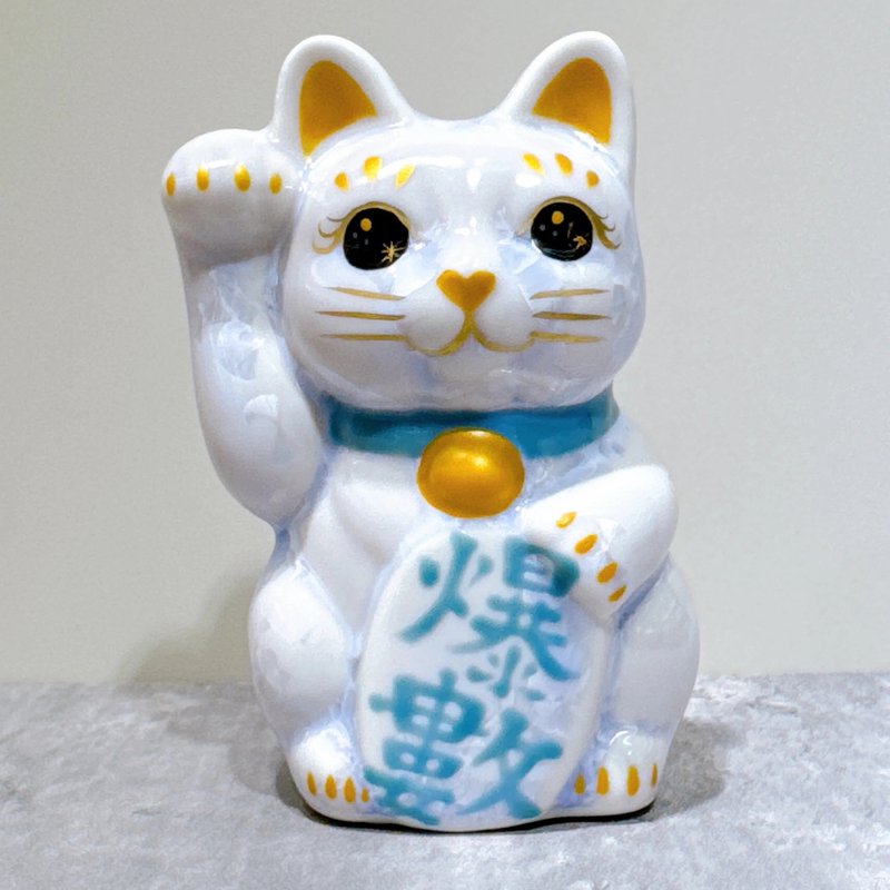 Japanese Kiyomizu-yaki Lucky Cat | Flower Crystal, Vine, Bursting Count, Right - Items for Display - Porcelain Blue
