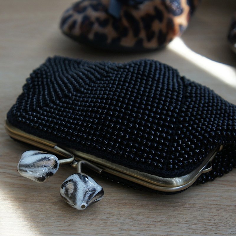 Ba-ba handmade Beads crochet pouch No.1377 - กระเป๋าเครื่องสำอาง - วัสดุอื่นๆ สีดำ