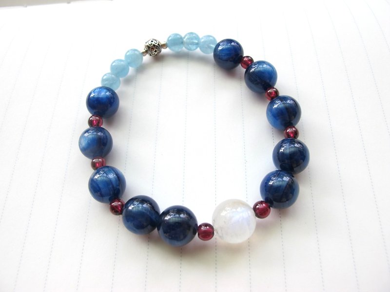 [Xi] kyanite x Moonstone x Aquamarine x red pomegranate (purple toothpaste) - hand-made natural stone series - Bracelets - Gemstone Blue
