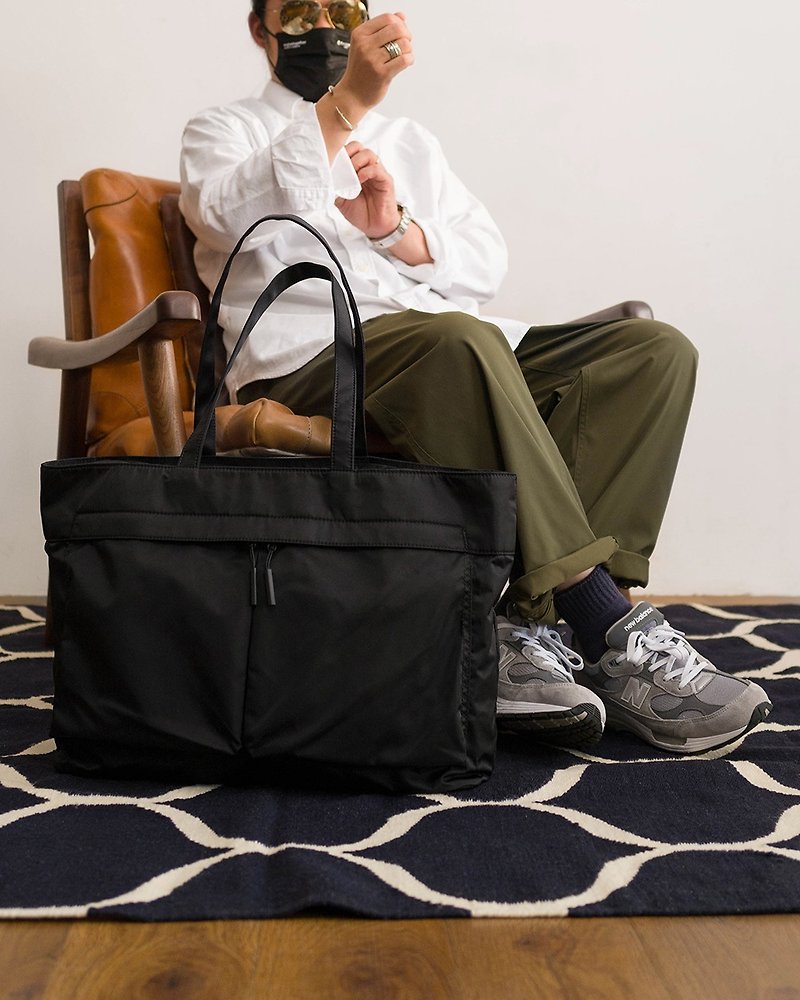 Eco-friendly nylon tote bag large-capacity shopping bag casual commuting bag - กระเป๋าถือ - ไนลอน สีดำ