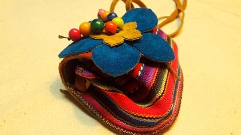 祕魯織紋+真皮皮料 個性束口側揹/胸前小包-藍花 - 側背包/斜孭袋 - 紙 藍色