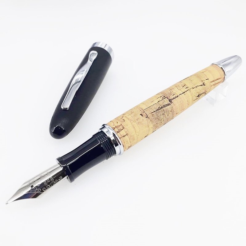 Matt black hairline rotating threaded cap fountain pen *German nib Made in Taiwan Tiger Crane - Fountain Pens - Other Materials 