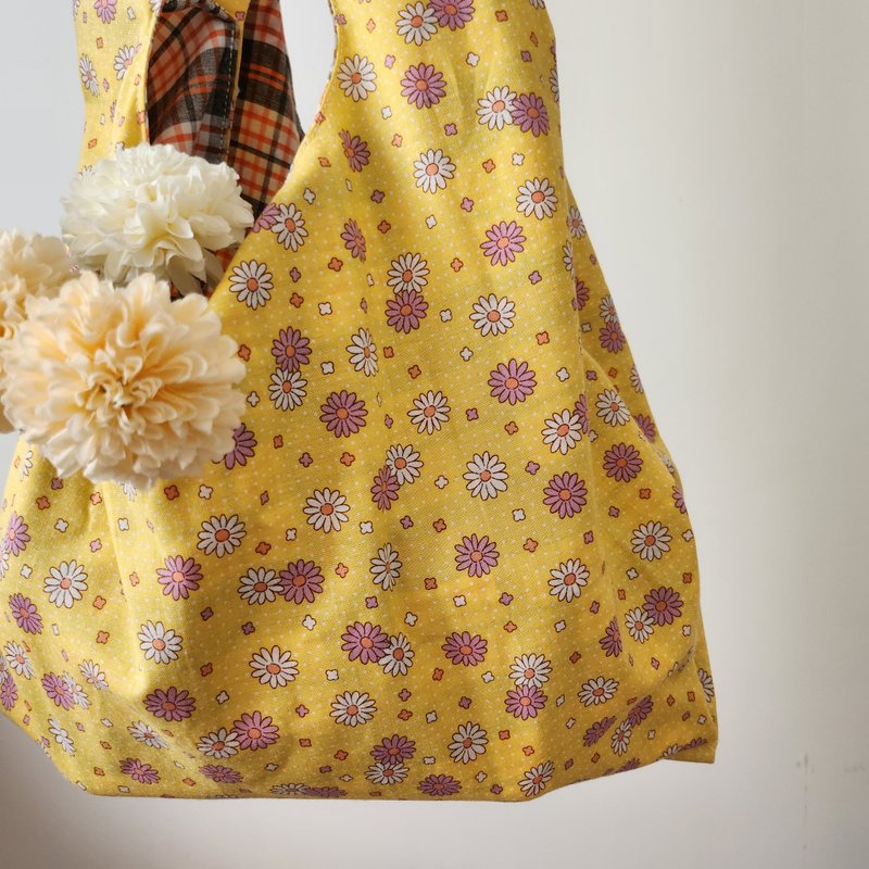 Storeable shopping bag back environmental protection shopping bag storage bag small daisy - กระเป๋าถือ - ผ้าฝ้าย/ผ้าลินิน 