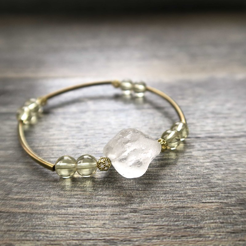 [Spiritual] • • hands were white crystal raw ore large brass bracelet citrine bracelet - สร้อยข้อมือ - เครื่องเพชรพลอย ขาว