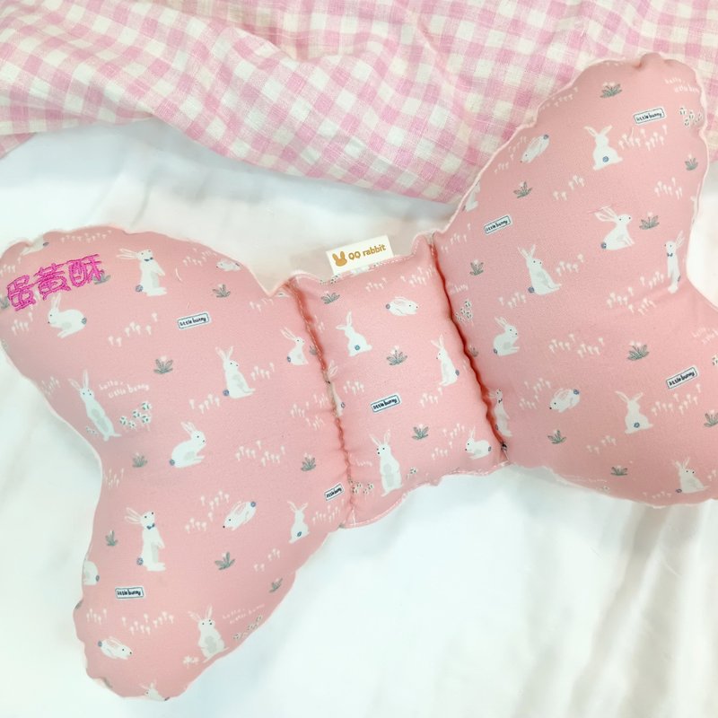 免費繡名字。莫蘭迪粉兔。蝴蝶枕 推車枕 嬰兒枕 寶寶枕 - 嬰兒床/床圍/寢具 - 棉．麻 粉紅色