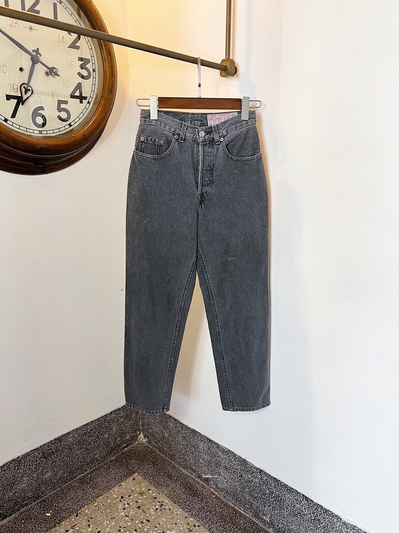 Levis / W26腰L32 磨石灰黑經典素面週末時光 古著牛仔丹寧長褲 - 女長褲 - 棉．麻 灰色