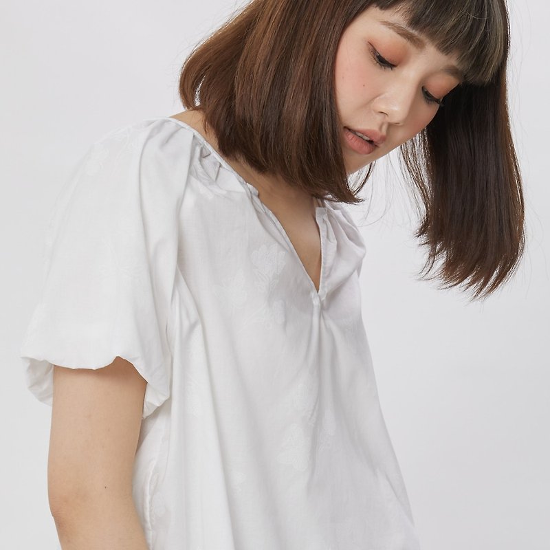 Garden V-neck Puff sleeves printing cotton Top / White - Women's Tops - Cotton & Hemp White