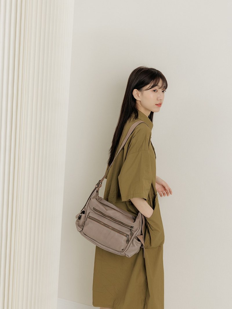 supportingrole 真皮擁抱優雅多口袋分層功能性 灰褐色 - 側背包/斜背包 - 真皮 灰色