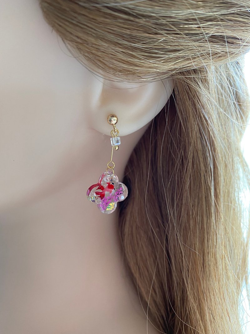 Small goldfish dried flowers, earrings, Clip-On - ต่างหู - เรซิน สึชมพู