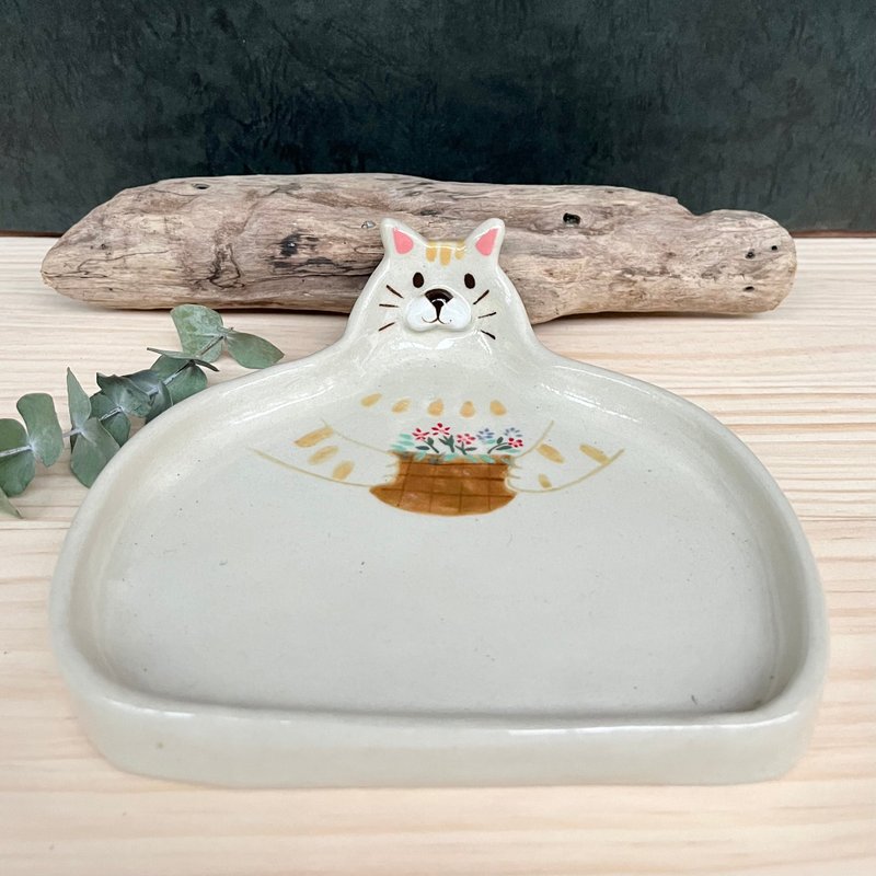 A Lu Cat Ceramic Plate/Decoration/Gift Hand Built Pottery - จานและถาด - ดินเผา หลากหลายสี