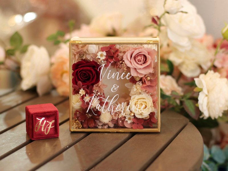 [Wedding gift] Big red wedding ring box proposal ring box bronzing flower box - Items for Display - Other Materials Red