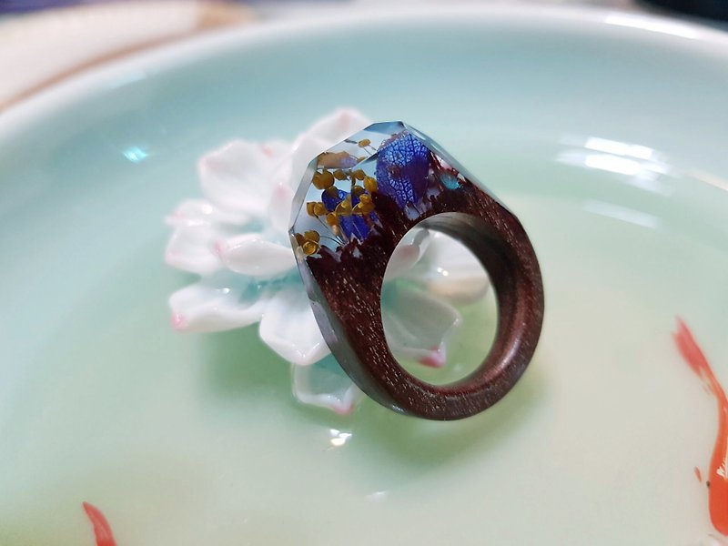 "Blues yellow flower" wood hand series mahogany flower wood ring can be used for necklace pendants tied rope - แหวนทั่วไป - ไม้ 