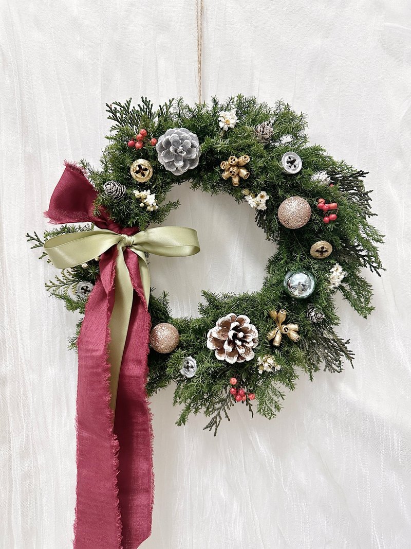 Everlasting cedar Christmas wreath M - ช่อดอกไม้แห้ง - พืช/ดอกไม้ สีเขียว