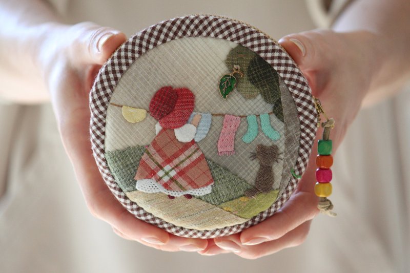 Handmade Round Mini Bag for Girl - 化妝包/收納袋 - 其他材質 