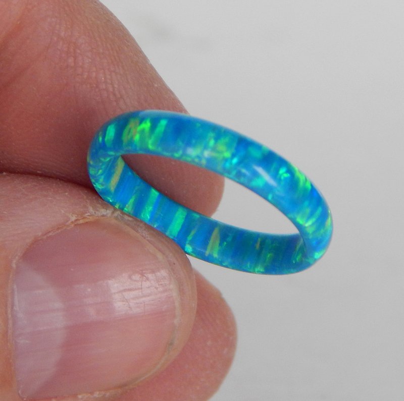 Unique unrepeatable ring of opal. Solid opal ring. Synthetic opal ring. - แหวนทั่วไป - วัสดุอื่นๆ หลากหลายสี