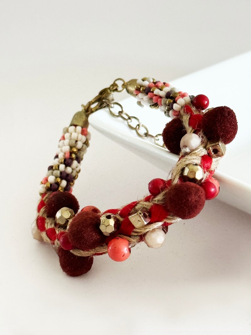 Indian beads bracelet - สร้อยข้อมือ - วัสดุอื่นๆ สีแดง