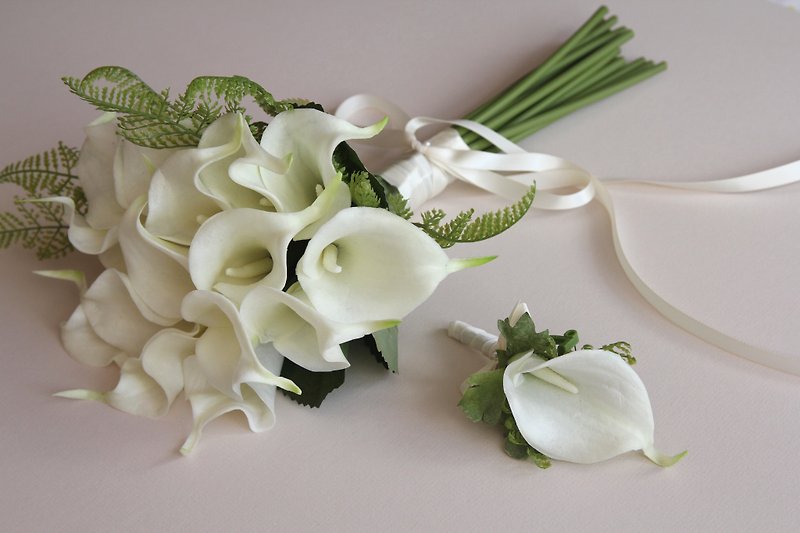 Bridal bouquet  ,Artificial Bouquet ,silk flower bouquet , Wedding ,Calla lily - Plants - Plants & Flowers White