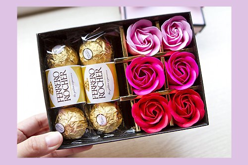 幸福朵朵 婚禮小物 花束禮物 金莎巧克力6顆入+6朵玫瑰香皂花禮盒-紅色-禮品 獎品 送禮 緞帶