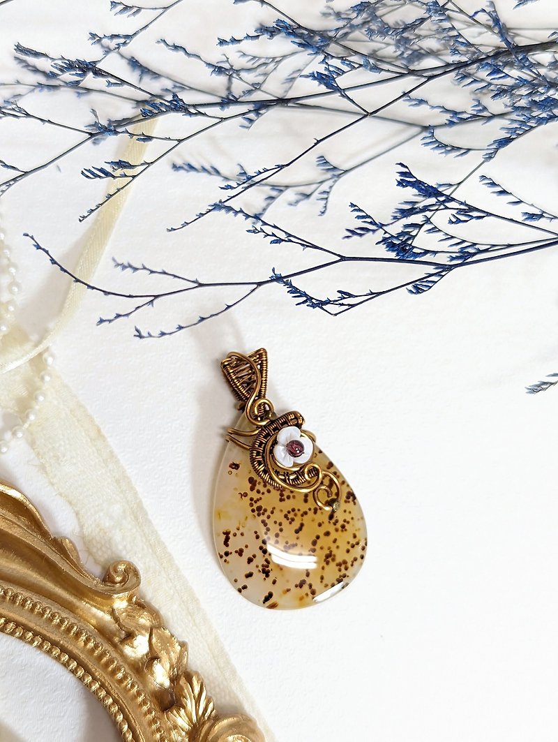 Ocean Agate Drop Shell Flower Pendant - สร้อยคอ - คริสตัล สีนำ้ตาล