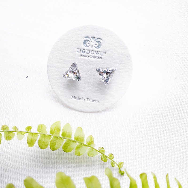 │Crystal Diamond Series│Classic Big Triangle Diamond Anti-allergy Medical Steel Ear Needle - Earrings & Clip-ons - Glass White