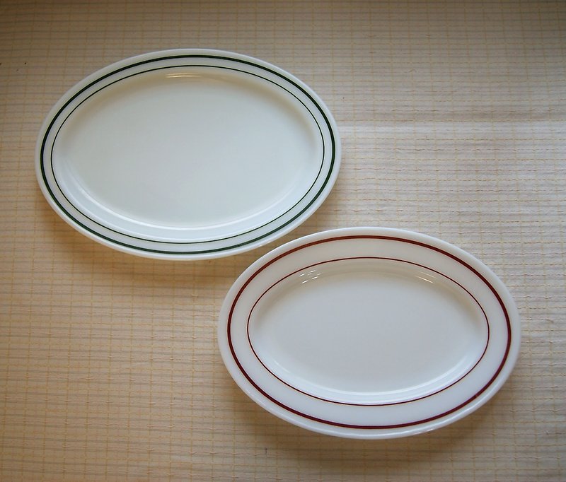 早期Pyrex牛奶玻璃腰子盤-墨綠線圈 (餐具/舊貨/耐熱玻璃/康寧) - 小碟/醬油碟 - 玻璃 綠色