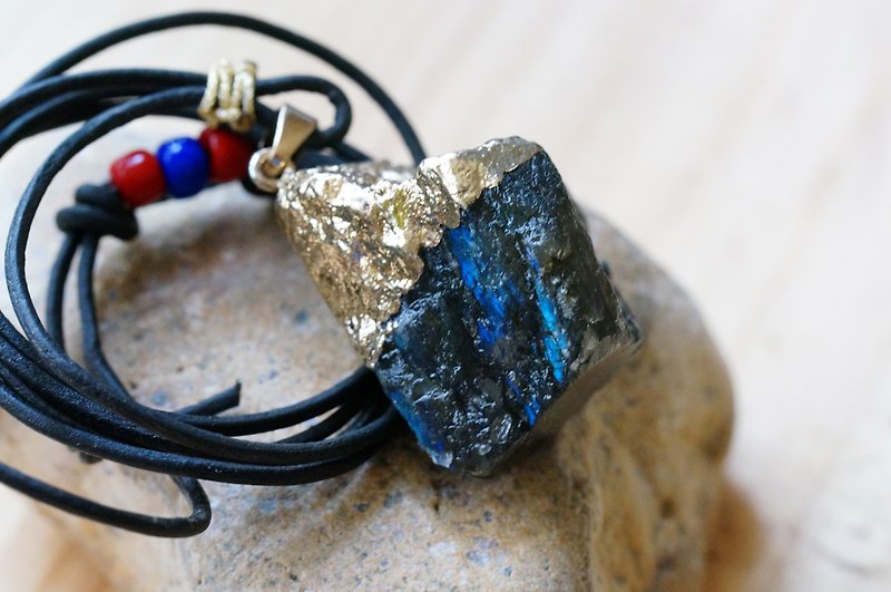  Labradorite  Raw Stone Leather Necklace - สร้อยคอ - เครื่องเพชรพลอย 