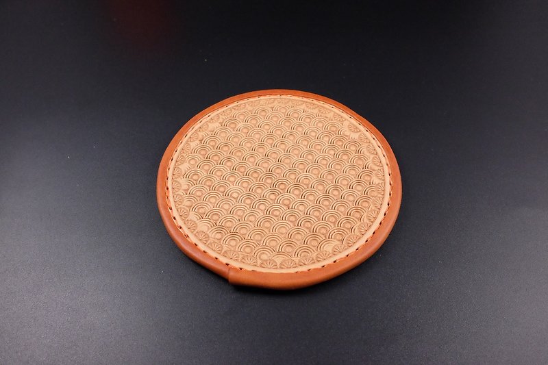 [KH] 現貨-雙色編織紋皮雕杯墊-海浪紋 (植鞣革，隔熱，吸水，加厚) - 杯墊 - 真皮 橘色