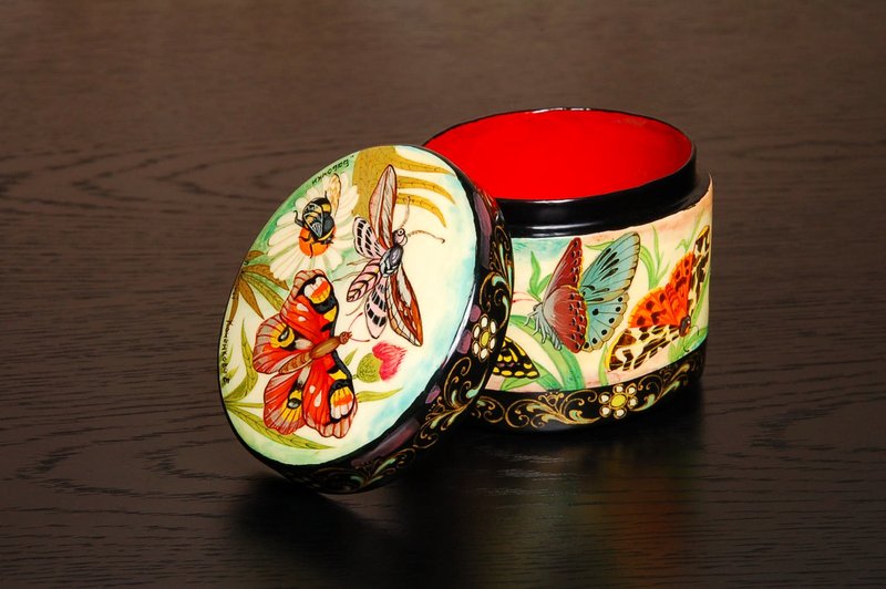 Butterflies lacquer box hand-painted jewelry box Kholui Art - 擺飾/家飾品 - 其他材質 多色