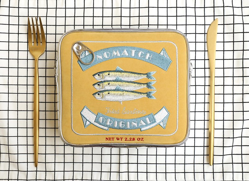 NoMatch vintage retro original design sardine can silver embroidery bag satchel - กระเป๋าแมสเซนเจอร์ - วัสดุอื่นๆ สีเงิน