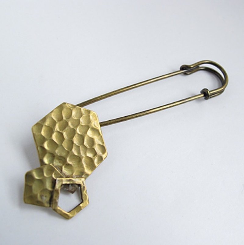 Earth tree fair trade fair trade --- Subakamana brass long needle - เข็มกลัด - ทองแดงทองเหลือง 
