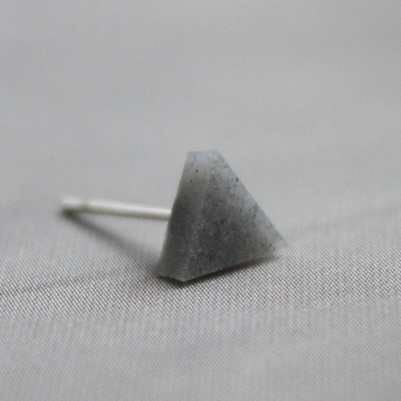 ▽ small triangle earrings ▽ 811 / To the End - Single - Earrings & Clip-ons - Clay Gray
