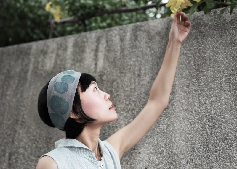 Meteorite space gray asymmetrical linen headband hand-printed and dyed - เครื่องประดับผม - ผ้าฝ้าย/ผ้าลินิน สีเทา