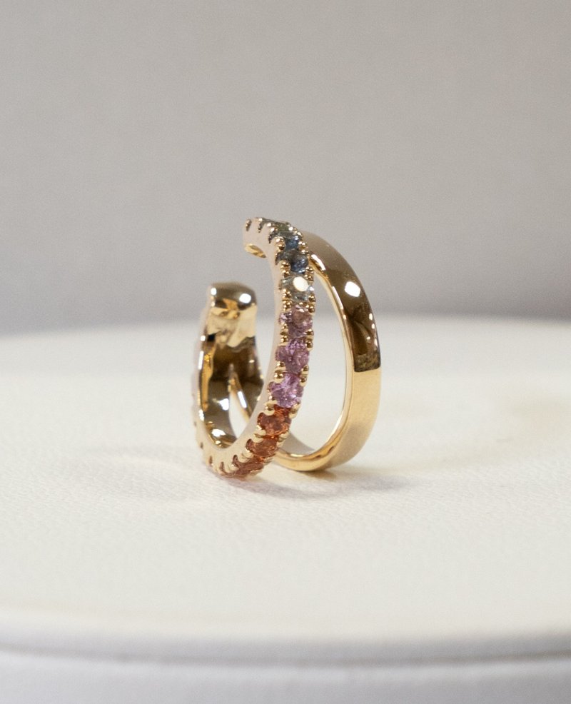 K10 Rainbow sapphire earcuff - 耳環/耳夾/耳骨夾 - 其他金屬 多色