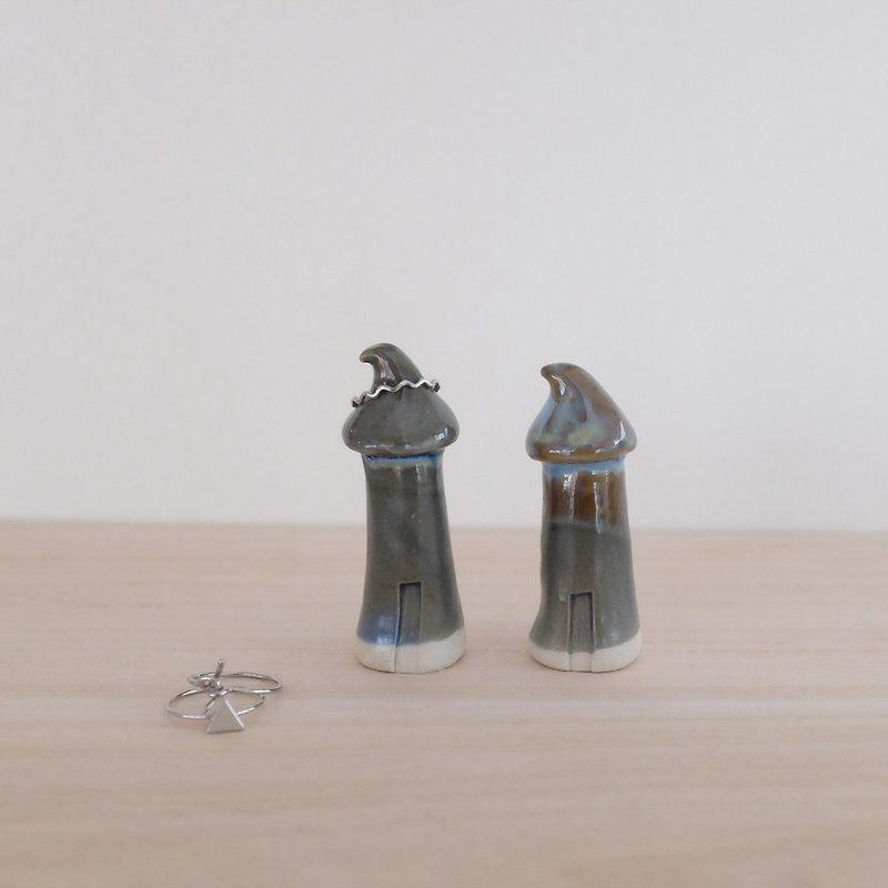 Pointed hat lighthouse ring seat 丨 ring frame - Items for Display - Pottery Purple