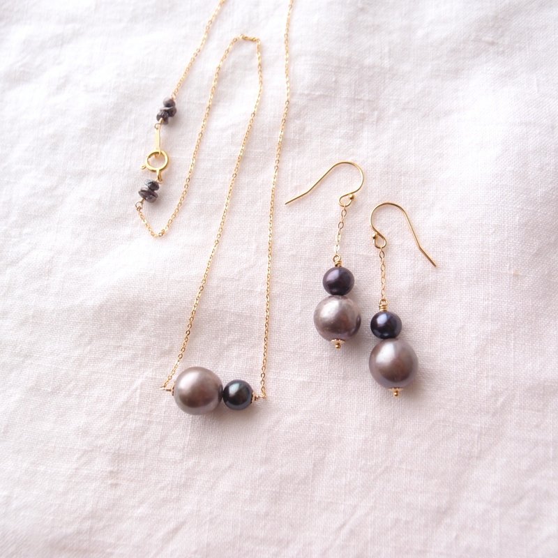 【K14gf】Greige × Navy Pearl Necklace　バイカラー パールネックレス・グレージュ×ネイビー - 項鍊 - 珍珠 金色