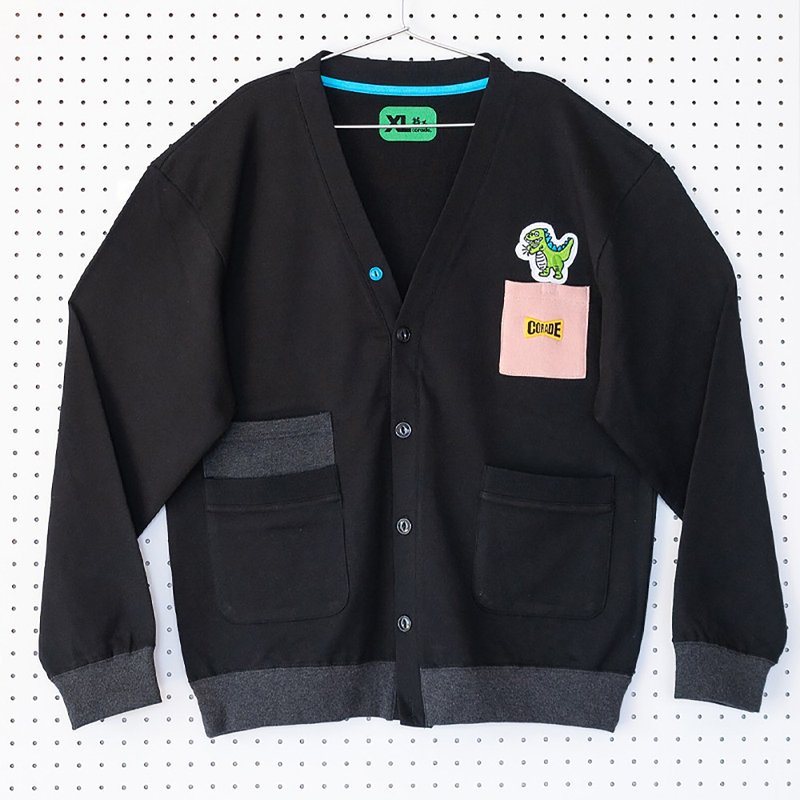 新款恐龍刺繡拼色貼袋開衫 黑色V領 男女中性情侶款 - 女毛衣/針織衫 - 棉．麻 黑色